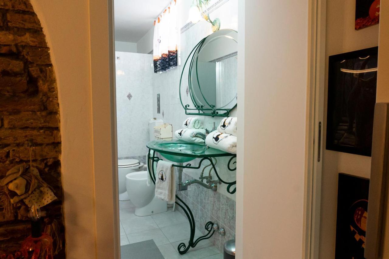 Le Streghe Rooms E Art,Centralissimo Con Garage Su Richiesta Livorno Exteriör bild